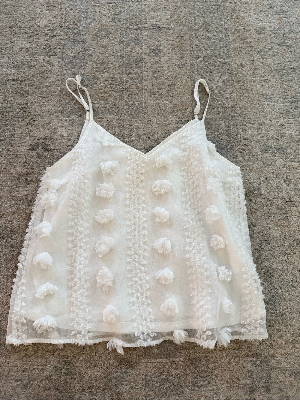 &merci Ivory Textured Pom Cami • Fringe Tassel V-Neck Tank M